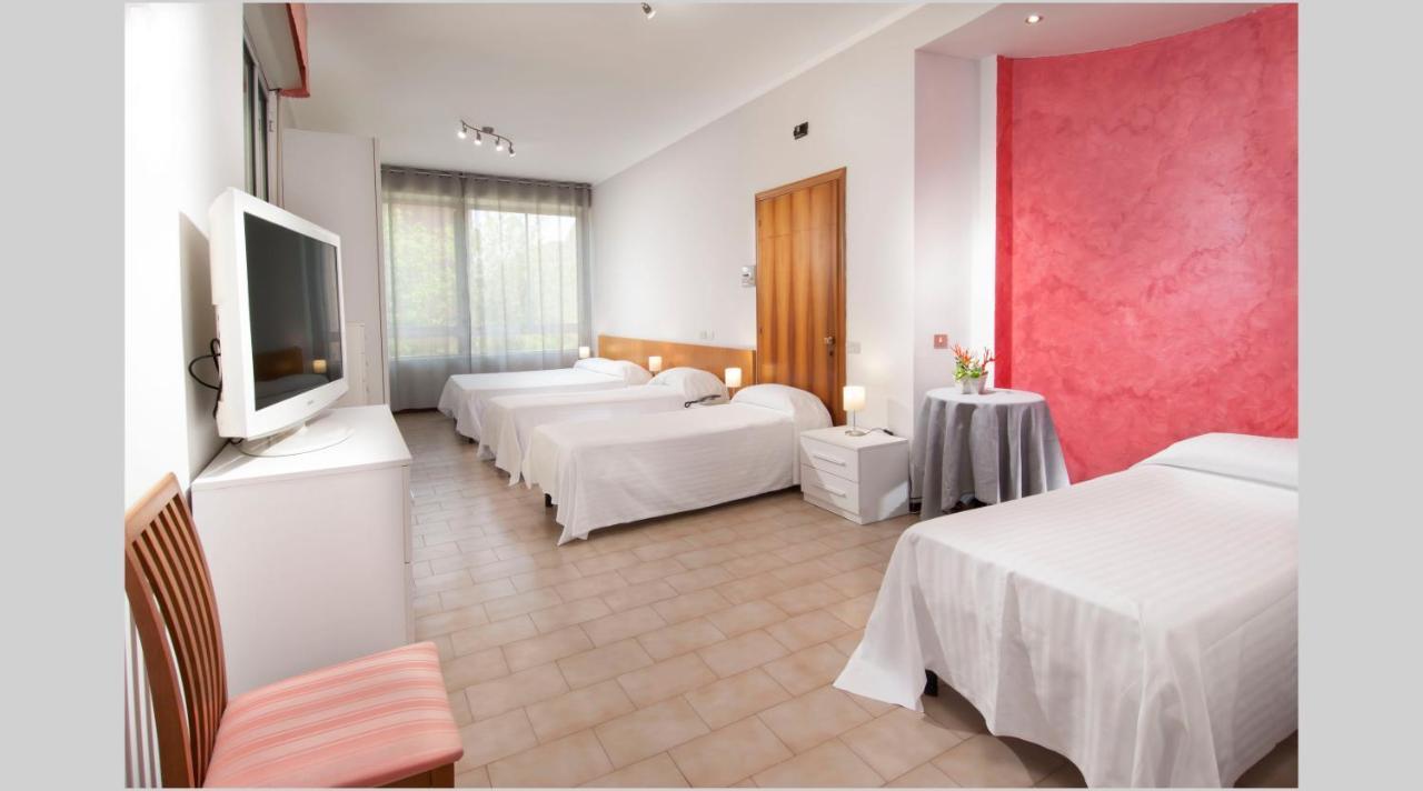 Hotel Le Querce Сенигаллия Экстерьер фото